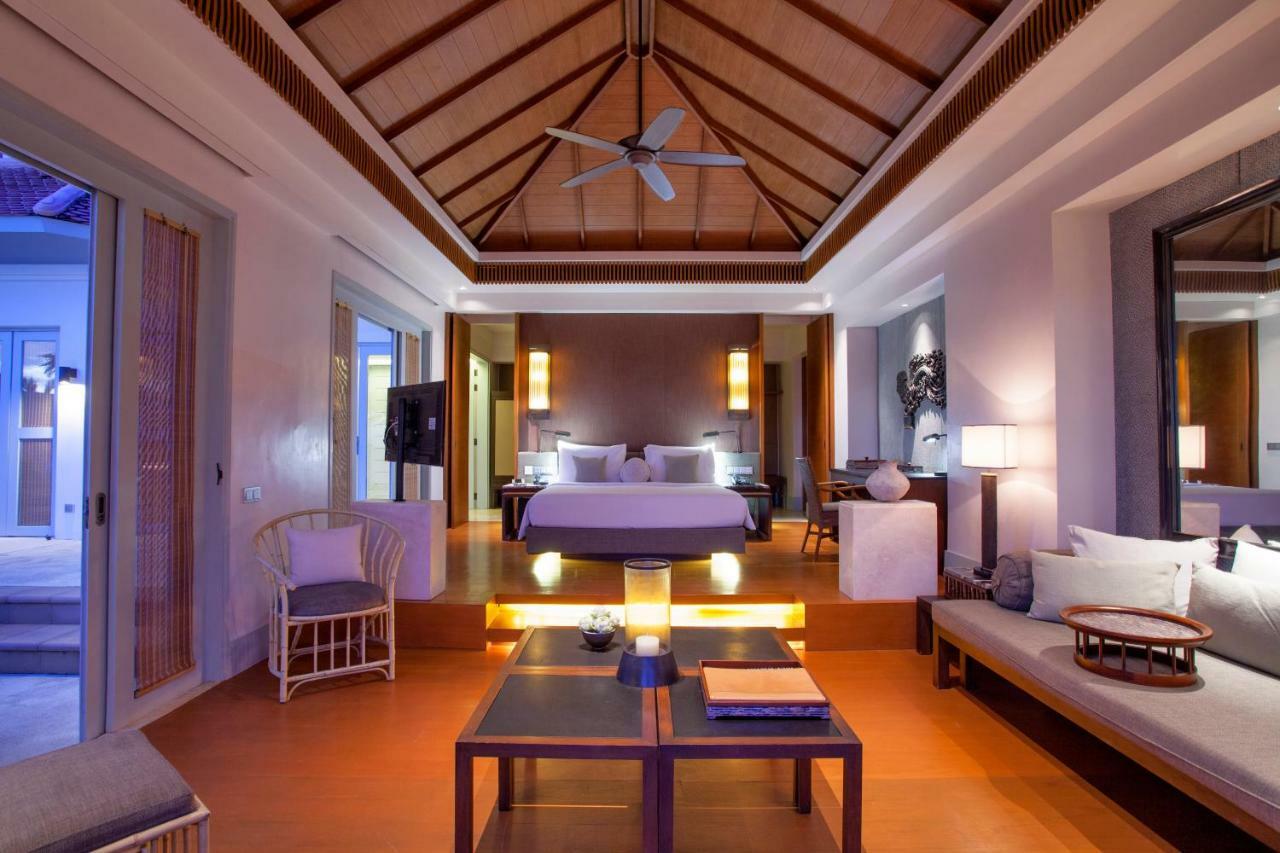 Amatara Welleisure Resort Cape Panwa Luaran gambar A suite at the resort